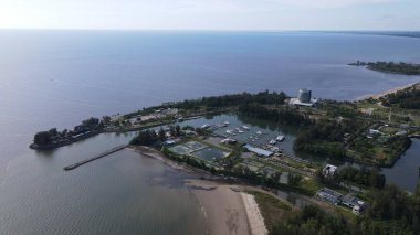 Miri Şehri 'nin ünlü plajları, nehirleri, şehirleri ve manzaralı çevresiyle Landmark ve Turist Çekim alanları