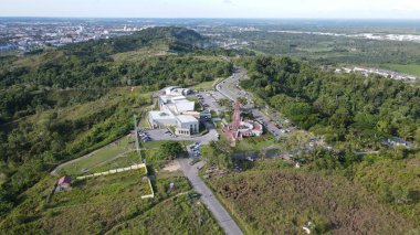 Miri Şehri 'nin ünlü plajları, nehirleri, şehirleri ve manzaralı çevresiyle Landmark ve Turist Çekim alanları