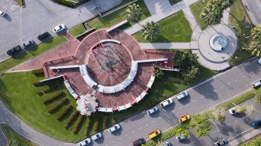 Miri Şehri 'nin ünlü plajları, nehirleri, şehirleri ve manzaralı çevresiyle Landmark ve Turist Çekim alanları