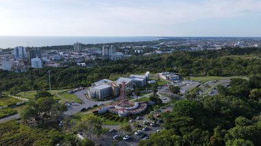 Miri Şehri 'nin ünlü plajları, nehirleri, şehirleri ve manzaralı çevresiyle Landmark ve Turist Çekim alanları