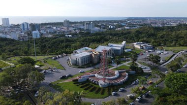 Miri Şehri 'nin ünlü plajları, nehirleri, şehirleri ve manzaralı çevresiyle Landmark ve Turist Çekim alanları