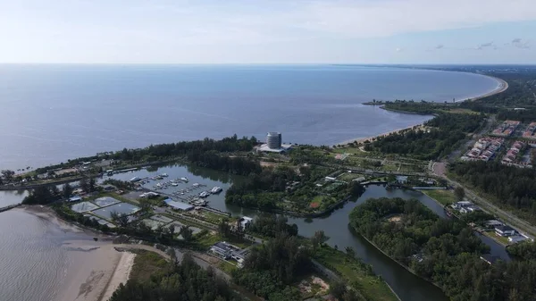 Miri Şehri 'nin ünlü plajları, nehirleri, şehirleri ve manzaralı çevresiyle Landmark ve Turist Çekim alanları