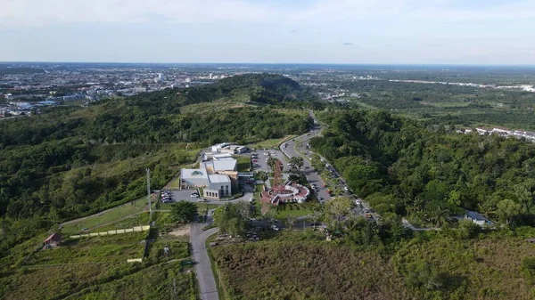 Miri Şehri 'nin ünlü plajları, nehirleri, şehirleri ve manzaralı çevresiyle Landmark ve Turist Çekim alanları