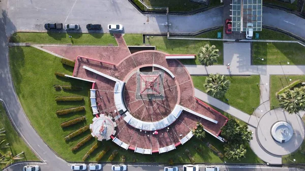 Miri Şehri 'nin ünlü plajları, nehirleri, şehirleri ve manzaralı çevresiyle Landmark ve Turist Çekim alanları