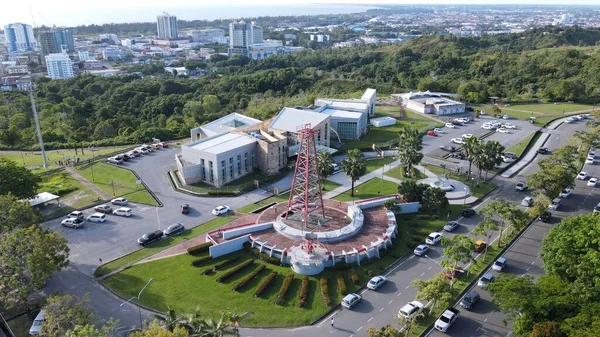 Miri Şehri 'nin ünlü plajları, nehirleri, şehirleri ve manzaralı çevresiyle Landmark ve Turist Çekim alanları