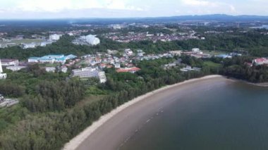 Miri Şehri 'nin ünlü plajları, nehirleri, şehirleri ve manzaralı çevresiyle Landmark ve Turist Çekim alanları