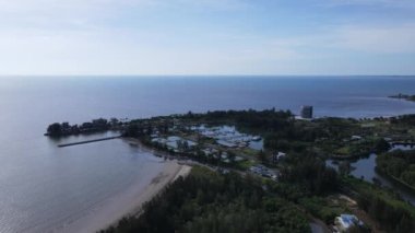 Miri Şehri 'nin ünlü plajları, nehirleri, şehirleri ve manzaralı çevresiyle Landmark ve Turist Çekim alanları