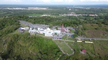 Miri Şehri 'nin ünlü plajları, nehirleri, şehirleri ve manzaralı çevresiyle Landmark ve Turist Çekim alanları