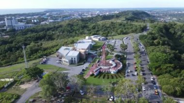 Miri Şehri 'nin ünlü plajları, nehirleri, şehirleri ve manzaralı çevresiyle Landmark ve Turist Çekim alanları