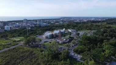 Miri Şehri 'nin ünlü plajları, nehirleri, şehirleri ve manzaralı çevresiyle Landmark ve Turist Çekim alanları