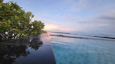 Kuching, Sarawak Malezya - 6 Mayıs 2022: The Amazing Surround of The Cove 55 Lüks Butik Sahil Oteli