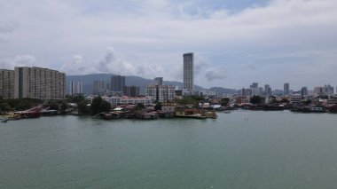 Georgetown, Penang Malezya - 13 Mayıs 2022: Georgetown Penang Klanı Jetties, Malezya. Penang Çin topluluğunun farklı klanları tarafından deniz kıyısında tahta kalelere inşa edilmiş ahşap köyler..