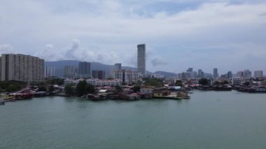 Georgetown, Penang Malezya - 13 Mayıs 2022: Georgetown Penang Klanı Jetties, Malezya. Penang Çin topluluğunun farklı klanları tarafından deniz kıyısında tahta kalelere inşa edilmiş ahşap köyler..