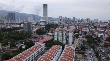 Georgetown, Penang Malezya - 13 Mayıs 2022: Georgetown Penang Klanı Jetties, Malezya. Penang Çin topluluğunun farklı klanları tarafından deniz kıyısında tahta kalelere inşa edilmiş ahşap köyler..