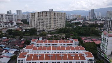 Georgetown, Penang Malezya - 13 Mayıs 2022: Georgetown Penang Klanı Jetties, Malezya. Penang Çin topluluğunun farklı klanları tarafından deniz kıyısında tahta kalelere inşa edilmiş ahşap köyler..