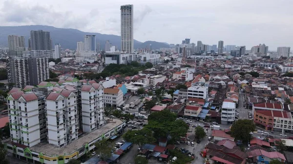 Georgetown, Penang Malezya - 13 Mayıs 2022: Georgetown Penang Klanı Jetties, Malezya. Penang Çin topluluğunun farklı klanları tarafından deniz kıyısında tahta kalelere inşa edilmiş ahşap köyler..