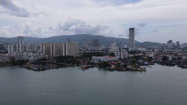 Georgetown, Penang Malezya - 13 Mayıs 2022: Georgetown Penang Klanı Jetties, Malezya. Penang Çin topluluğunun farklı klanları tarafından deniz kıyısında tahta kalelere inşa edilmiş ahşap köyler..