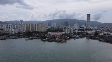Georgetown, Penang Malezya - 13 Mayıs 2022: Georgetown Penang Klanı Jetties, Malezya. Penang Çin topluluğunun farklı klanları tarafından deniz kıyısında tahta kalelere inşa edilmiş ahşap köyler..
