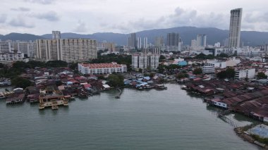 Georgetown, Penang Malezya - 13 Mayıs 2022: Georgetown Penang Klanı Jetties, Malezya. Penang Çin topluluğunun farklı klanları tarafından deniz kıyısında tahta kalelere inşa edilmiş ahşap köyler..