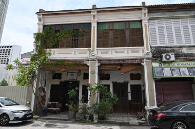 Georgetown, Penang Malezya - 13 Mayıs 2022: Georgetown Penang Klanı Jetties, Malezya. Penang Çin topluluğunun farklı klanları tarafından deniz kıyısında tahta kalelere inşa edilmiş ahşap köyler..