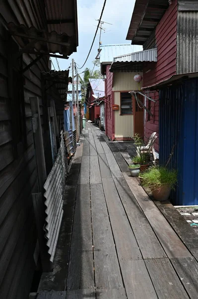 2022年5月13日 マレーシア ペナン州ジョージタウンのクラン ジェティズ ペナン中国コミュニティの異なる氏族によって海沿岸の竹馬に建てられた木造の村 — ストック写真