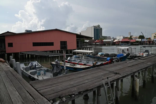 2022年5月13日 マレーシア ペナン州ジョージタウンのクラン ジェティズ ペナン中国コミュニティの異なる氏族によって海沿岸の竹馬に建てられた木造の村 — ストック写真