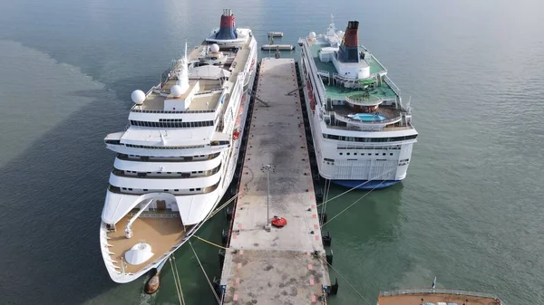 2022年5月13日 いくつかのクルーズ船が停泊するスイートハム クルーズ ターミナル Docking — ストック写真