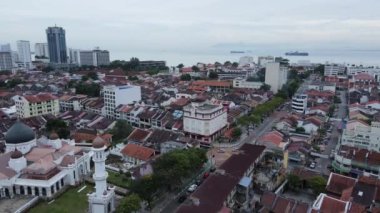 Georgetown, Penang Malezya - 13 Mayıs 2022: Georgetown Penang Klanı Jetties, Malezya. Penang Çin topluluğunun farklı klanları tarafından deniz kıyısında tahta kalelere inşa edilmiş ahşap köyler..