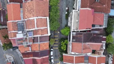 Georgetown, Penang Malezya - 13 Mayıs 2022: Georgetown Penang Klanı Jetties, Malezya. Penang Çin topluluğunun farklı klanları tarafından deniz kıyısında tahta kalelere inşa edilmiş ahşap köyler..