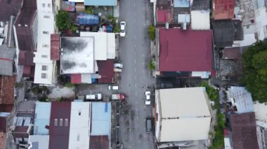 Georgetown, Penang Malezya - 13 Mayıs 2022: Georgetown Penang Klanı Jetties, Malezya. Penang Çin topluluğunun farklı klanları tarafından deniz kıyısında tahta kalelere inşa edilmiş ahşap köyler..