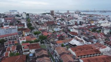 Georgetown, Penang Malezya - 13 Mayıs 2022: Georgetown Penang Klanı Jetties, Malezya. Penang Çin topluluğunun farklı klanları tarafından deniz kıyısında tahta kalelere inşa edilmiş ahşap köyler..
