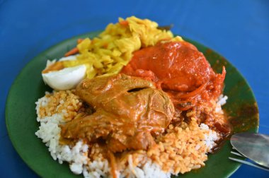 Georgetown, Penang Malezya - 13 Mayıs 2022: Georgetown Penang Klanı Jetties, Malezya. Penang Çin topluluğunun farklı klanları tarafından deniz kıyısında tahta kalelere inşa edilmiş ahşap köyler..