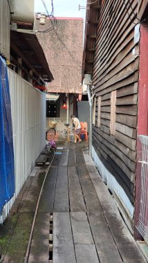 Georgetown, Penang Malezya - 13 Mayıs 2022: Georgetown Penang Klanı Jetties, Malezya. Penang Çin topluluğunun farklı klanları tarafından deniz kıyısında tahta kalelere inşa edilmiş ahşap köyler..