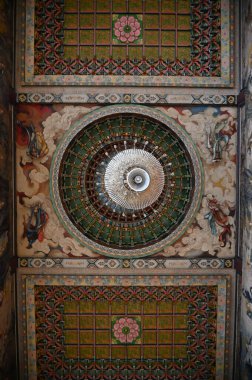 Georgetown, Penang Malezya - 17 Mayıs 2022 Kek Lok Si Tapınağı. Renkli, karmaşık dekorlarla ve bir sürü Buda heykeliyle karakterize edilmiş bir tepe tapınağı..