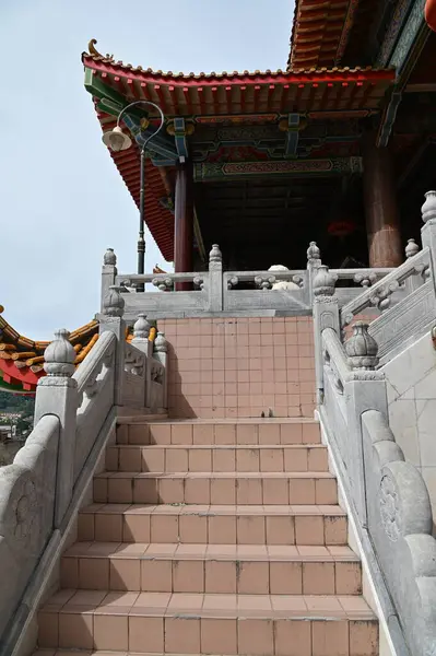 乔治敦 2022年5月17日 Kek Lok Si神殿 多彩多姿的山顶寺庙 以五彩缤纷的装饰和许多佛像为特点 — 图库照片