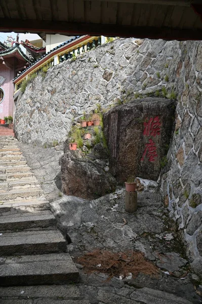 2022年5月17日 マレーシア ペナン州ジョージタウン Kek Lok Temple カラフルで複雑な装飾と多くの仏像が特徴の丘の上の寺院 — ストック写真