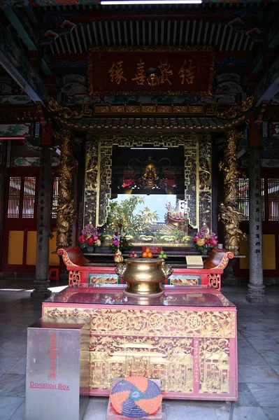 2022年5月17日 マレーシア ペナン州ジョージタウン Kek Lok Temple カラフルで複雑な装飾と多くの仏像が特徴の丘の上の寺院 — ストック写真