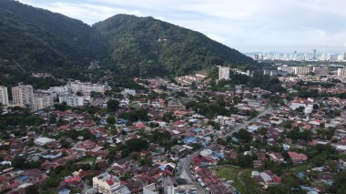 Georgetown, Penang Malezya - 17 Mayıs 2022 Kek Lok Si Tapınağı. Renkli, karmaşık dekorlarla ve bir sürü Buda heykeliyle karakterize edilmiş bir tepe tapınağı..