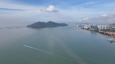 Georgetown, Penang Malezya - 18 Mayıs 2022: Penang Adası 'nın Georgetown şehrini Butterworth şehrine bağlayan ikonik uzun köprü.