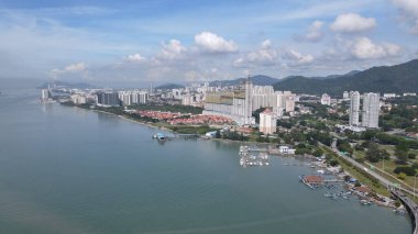 Georgetown, Penang Malezya - 18 Mayıs 2022: Penang Adası 'nın Georgetown şehrini Butterworth şehrine bağlayan ikonik uzun köprü.