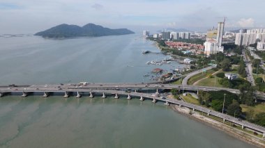 Georgetown, Penang Malezya - 18 Mayıs 2022: Penang Adası 'nın Georgetown şehrini Butterworth şehrine bağlayan ikonik uzun köprü.