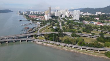 Georgetown, Penang Malezya - 18 Mayıs 2022: Penang Adası 'nın Georgetown şehrini Butterworth şehrine bağlayan ikonik uzun köprü.