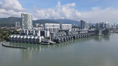 Georgetown, Penang Malezya - 18 Mayıs 2022: Penang Adası 'nın Georgetown şehrini Butterworth şehrine bağlayan ikonik uzun köprü.