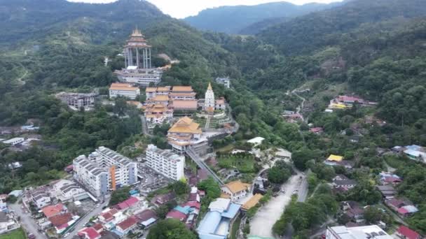 乔治敦 2022年5月17日 Kek Lok Si神殿 多彩多姿的山顶寺庙 以五彩缤纷的装饰和许多佛像为特点 — 图库视频影像