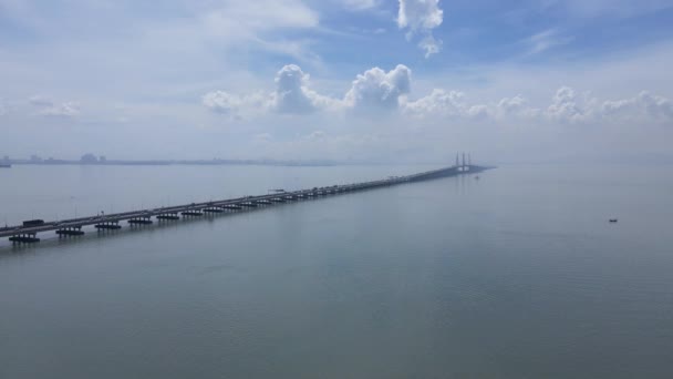 马来西亚槟城 2022年5月18日 威严的槟城大桥 连接槟城和大陆城市巴特沃斯的标志性长桥 — 图库视频影像