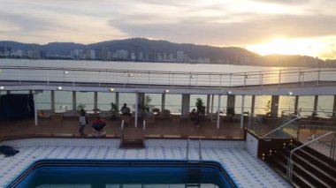 Georgetown, Penang Malezya - 19 Mayıs 2022: Penang Adası etrafında Ege Cenneti Gemisi ile bir gezi