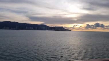 Georgetown, Penang Malezya - 19 Mayıs 2022: Penang Adası etrafında Ege Cenneti Gemisi ile bir gezi