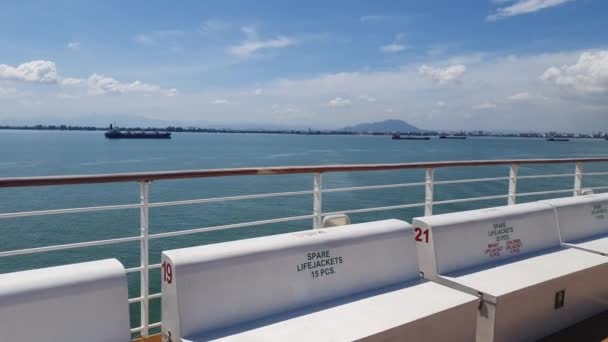马来西亚槟城 2022年5月19日 在爱琴海天堂之轮上环绕槟城岛的游轮之旅 — 图库视频影像