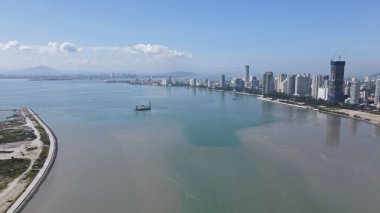 Georgetown, Penang Malezya - 20 Mayıs 2022: The Straits Quay, Landmark Binaları ve Köyleri