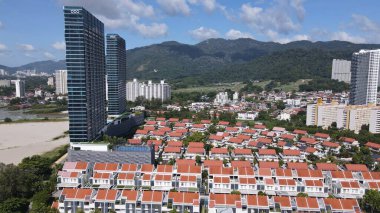 Georgetown, Penang Malezya - 20 Mayıs 2022: The Straits Quay, Landmark Binaları ve Köyleri